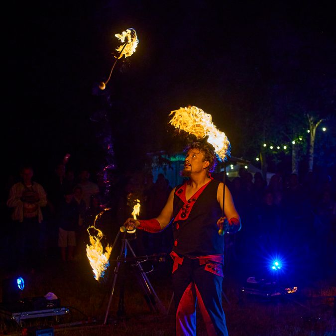 Feuershow Fusion Fire mit Poi Jonglage