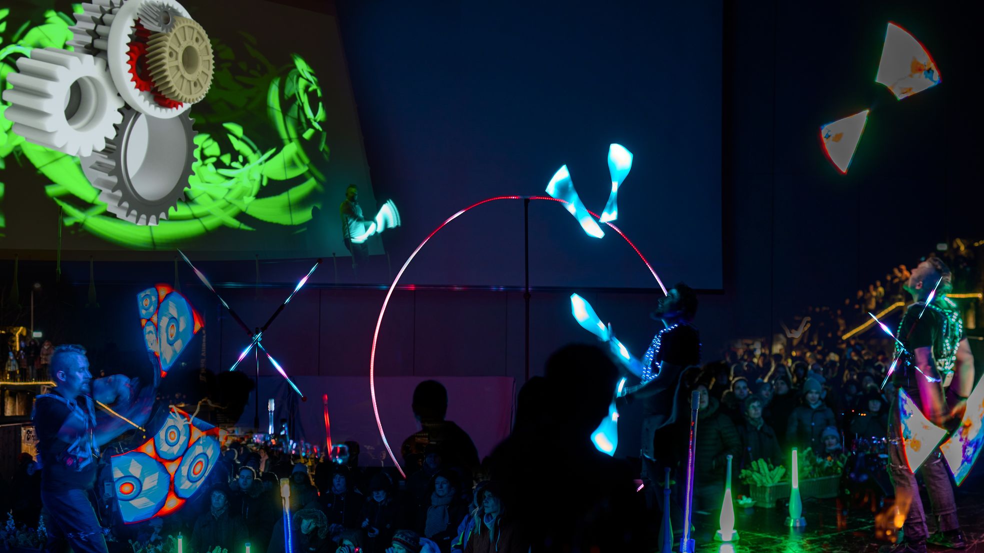 LED Shows mit LED Jonglage und Pixel Poi