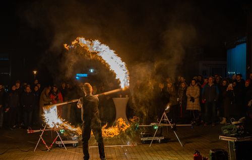 Feuershow mit Flammeneffekt zum Finale
