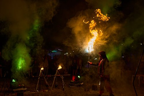 Feuershow Fusion Fire Intro mit brennender Lanze